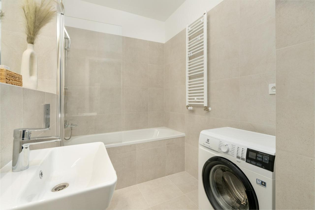 Baranczaka Cozy With Parking In By Renters Apartamento *
